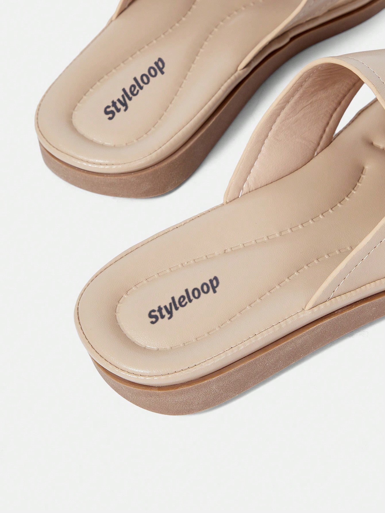 صندل نسائي مسطح كاجوال بتصميم متقاطع