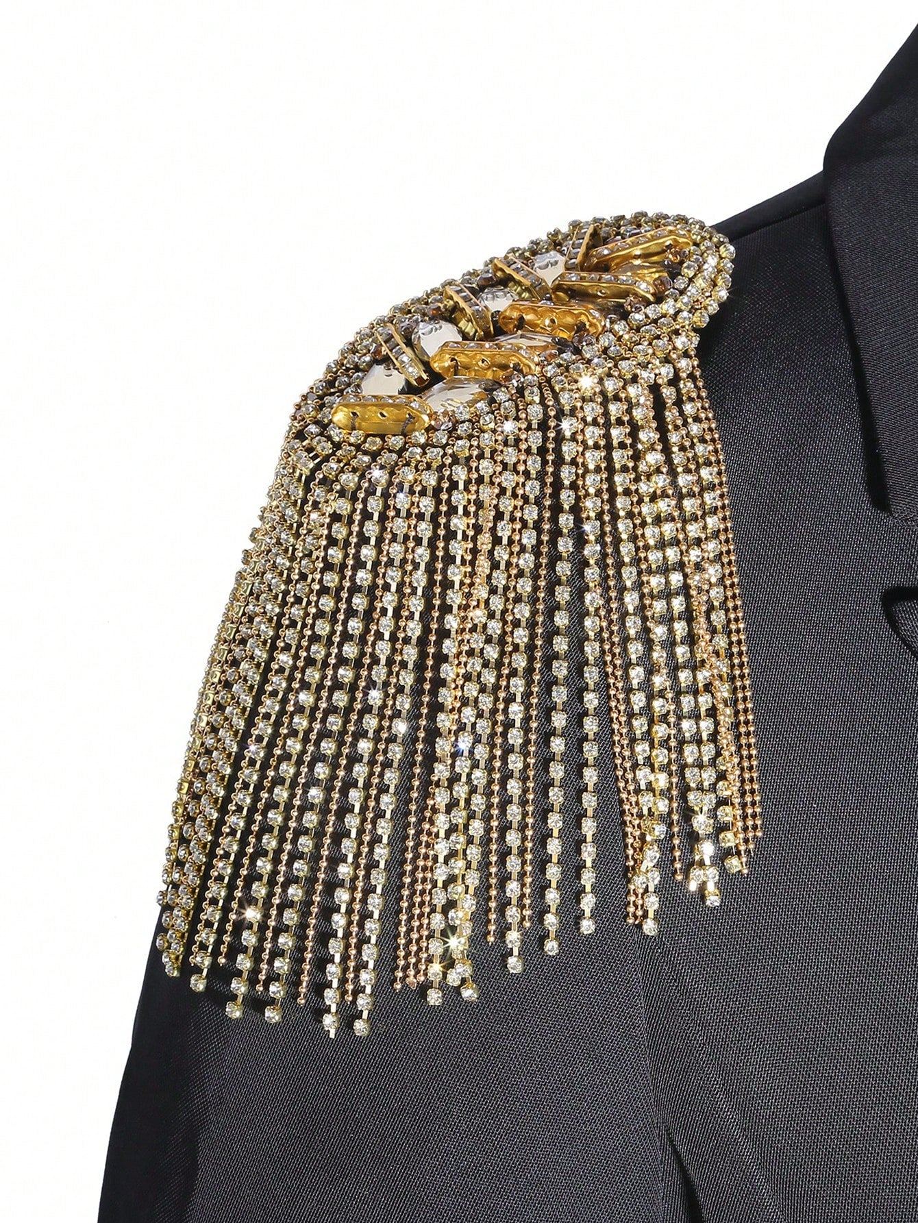 شارة للكتف مع تفاصيل زخرفية لتزيين الملابس