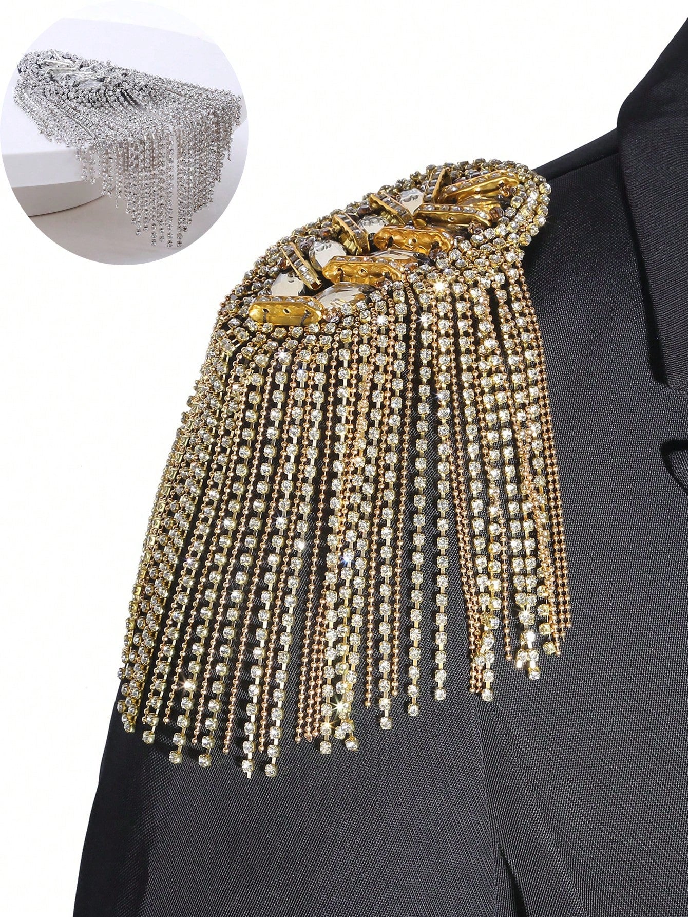 شارة للكتف مع تفاصيل زخرفية لتزيين الملابس