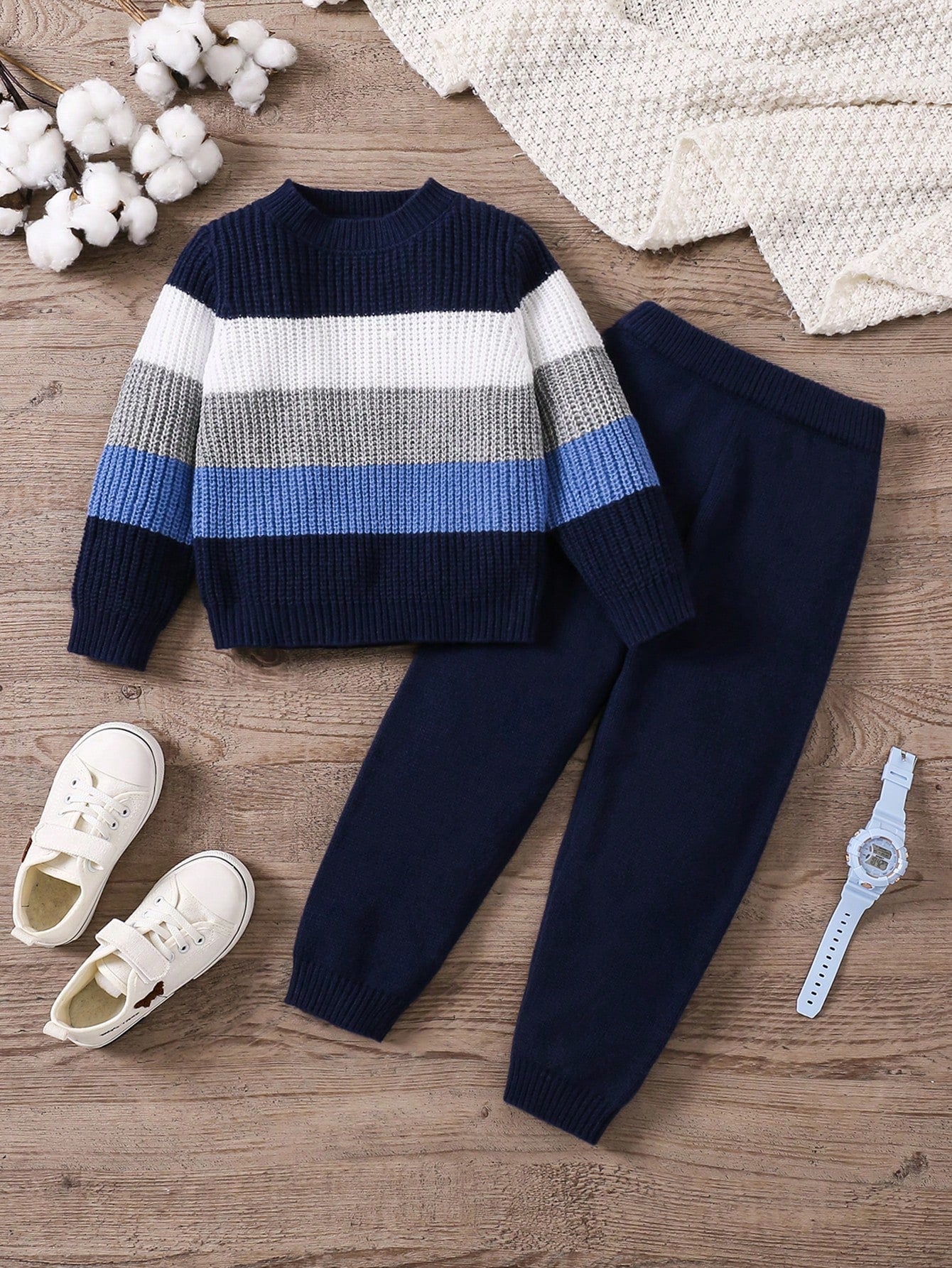 أطقم منسقة ثقيلة طفل صغير