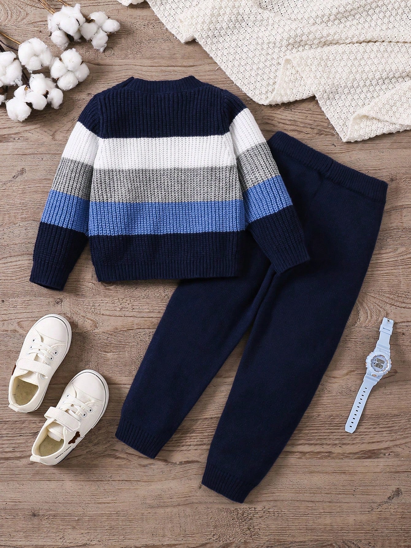 أطقم منسقة ثقيلة طفل صغير