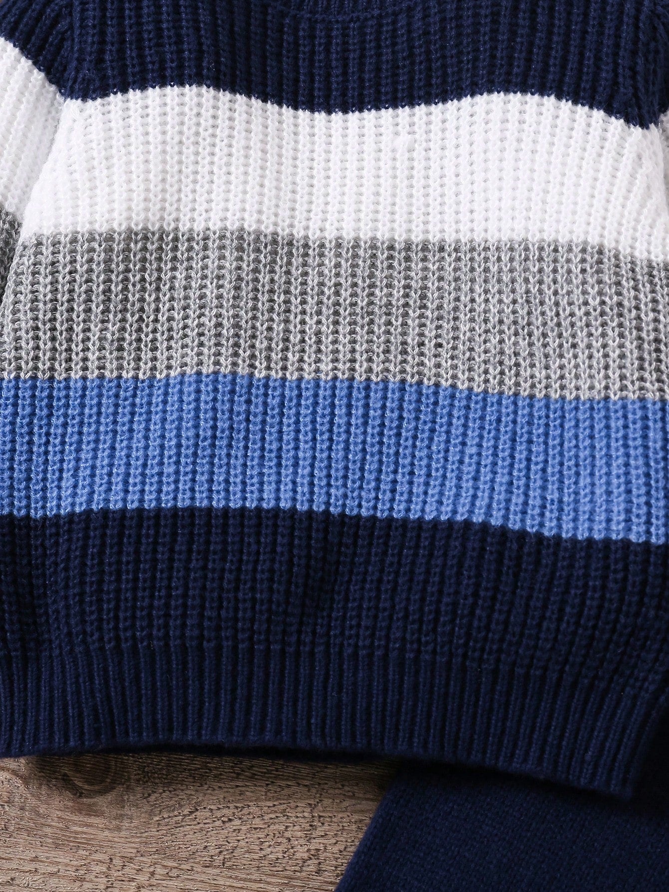 أطقم منسقة ثقيلة طفل صغير