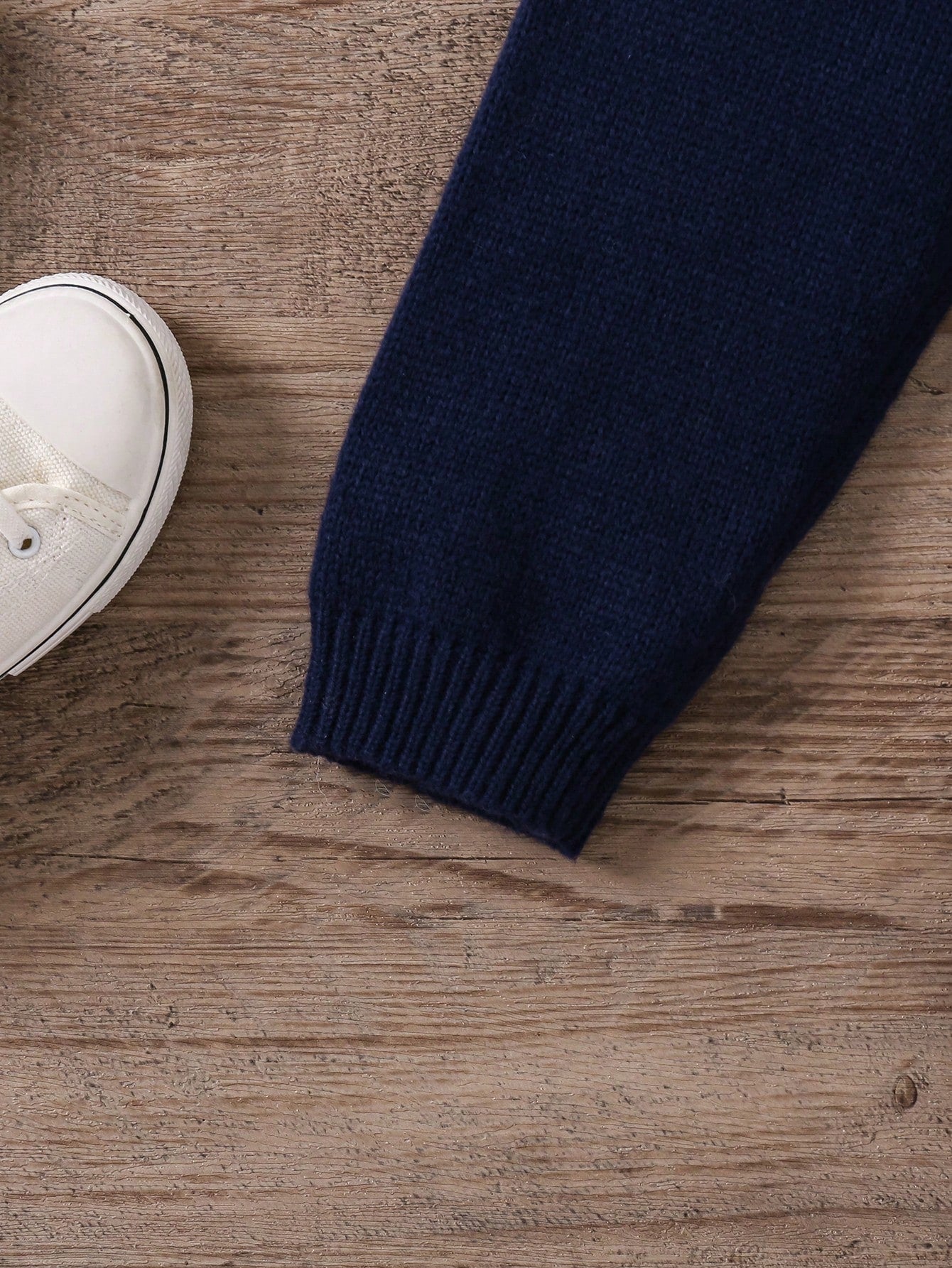 أطقم منسقة ثقيلة طفل صغير