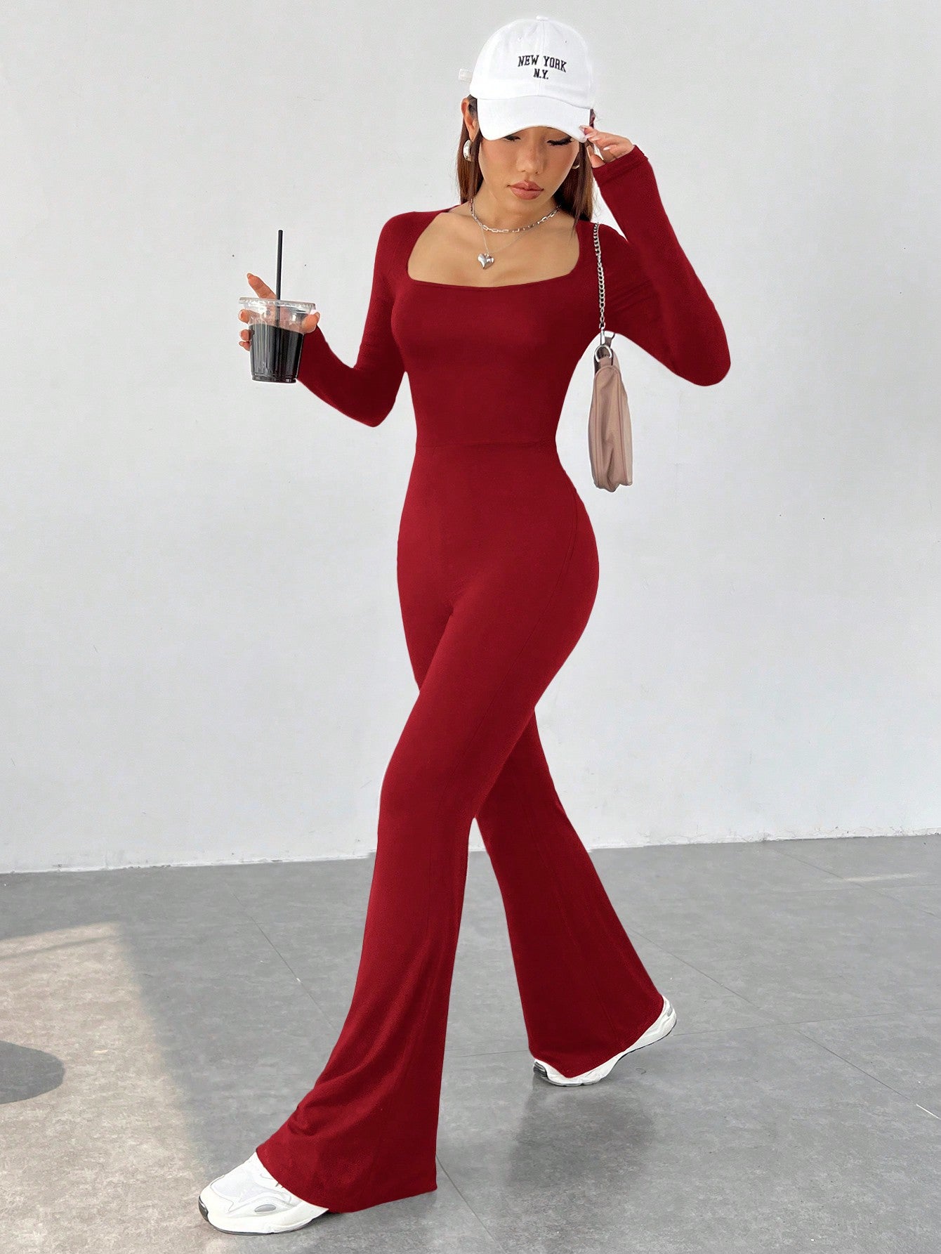 بذلة نسائية ذات كتف واحد مخططة مُنسوجة فضفاضة