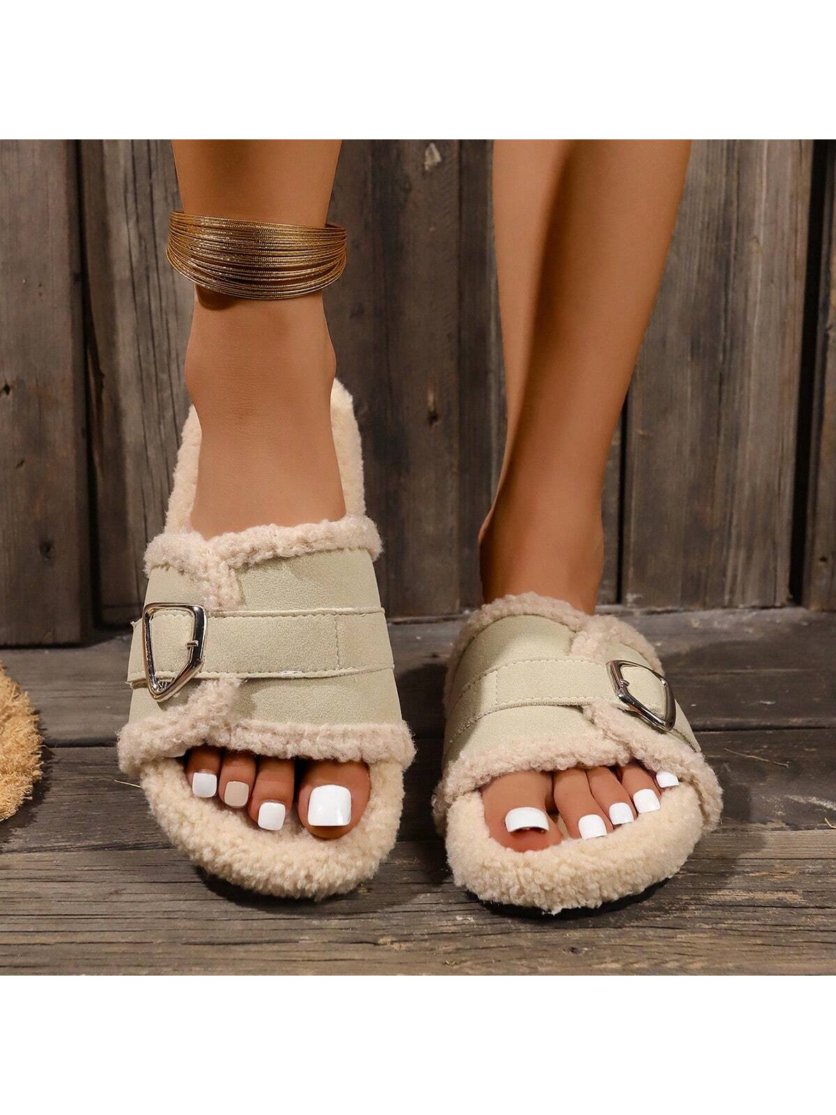 صنادل عصرية من الفرو الصناعي للنساء