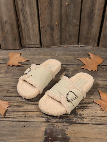 صنادل عصرية من الفرو الصناعي للنساء