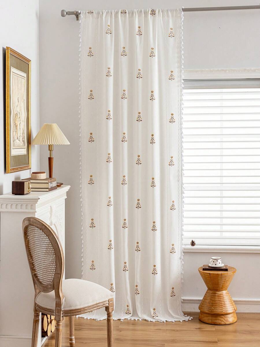 ستارة مطرزة بزهور