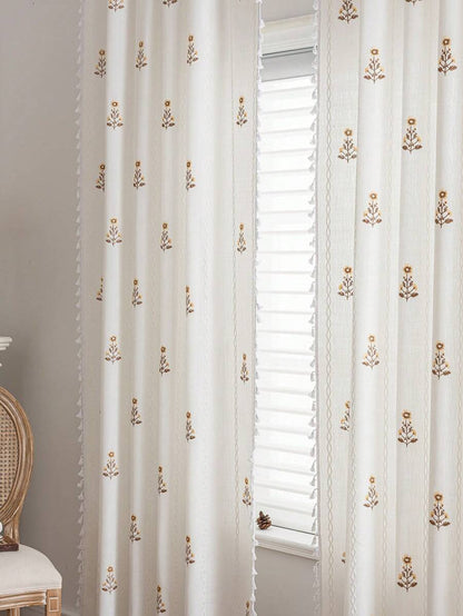 ستارة مطرزة بزهور