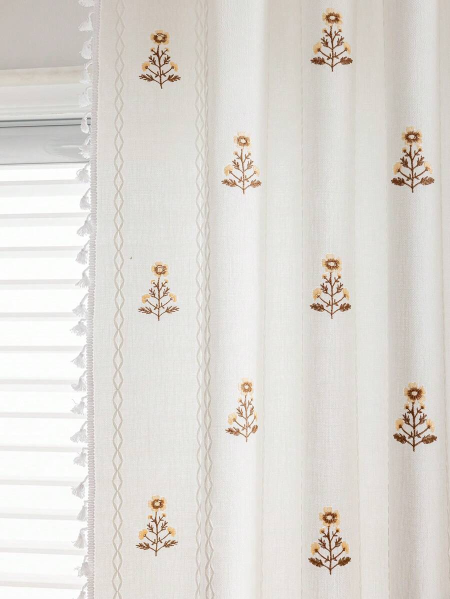 ستارة مطرزة بزهور