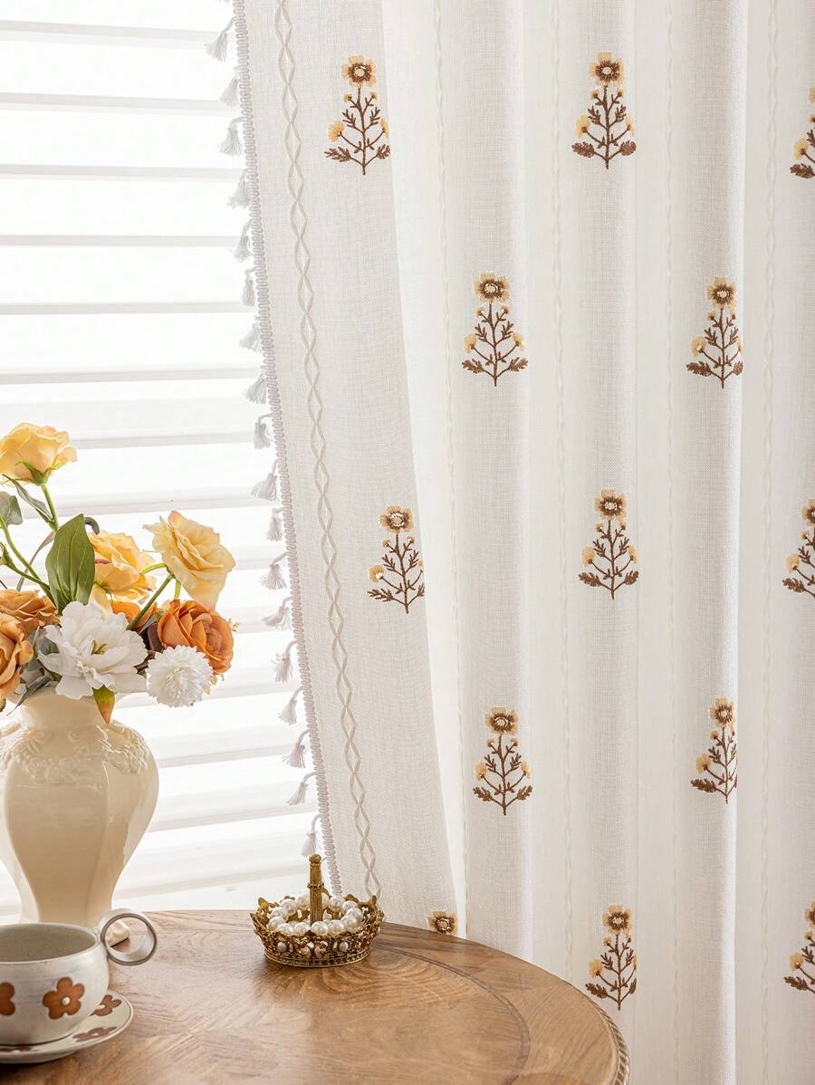 ستارة مطرزة بزهور