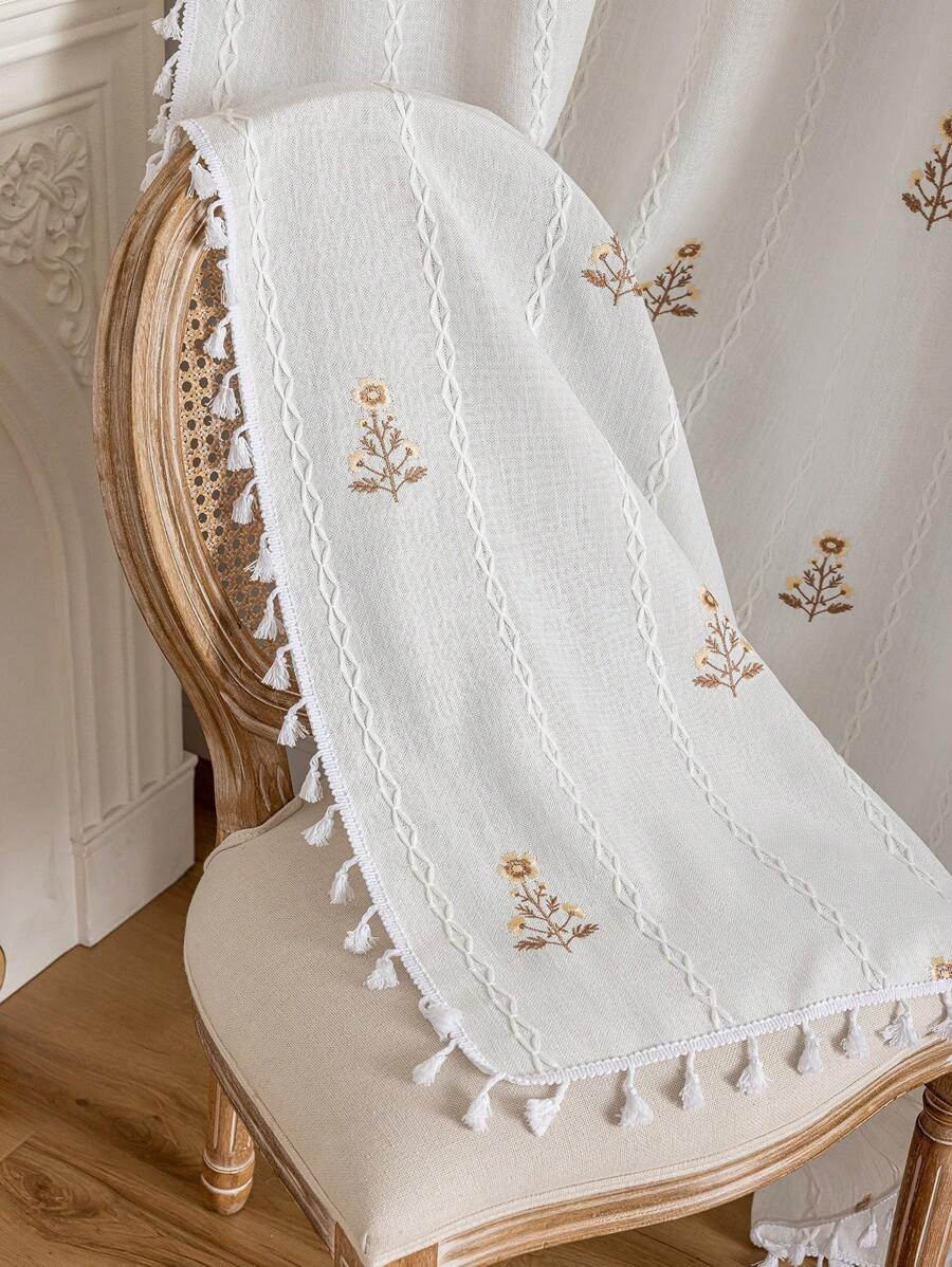 ستارة مطرزة بزهور