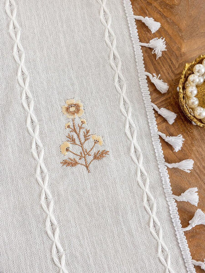 ستارة مطرزة بزهور