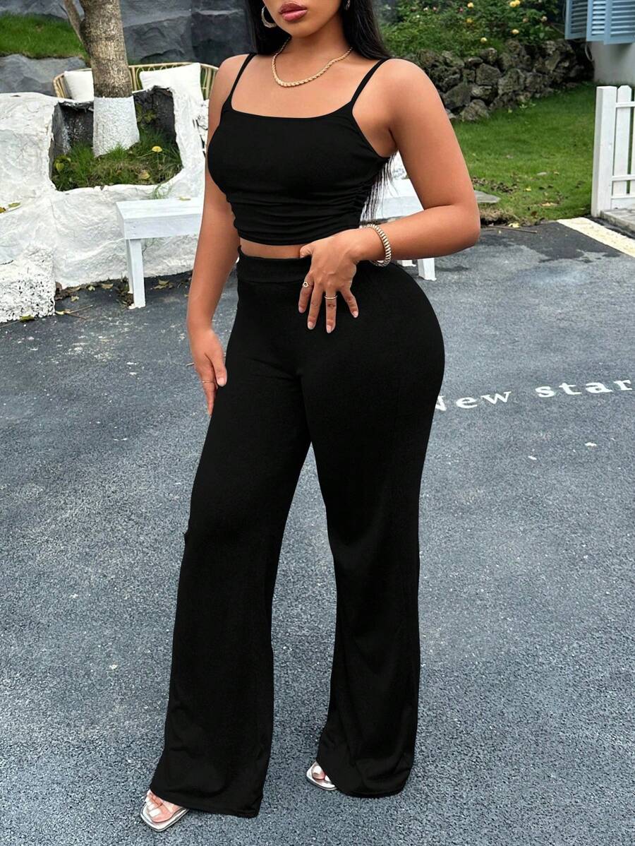 طقم سترة حمالة وبنطلون باللون الأحادي للنساء