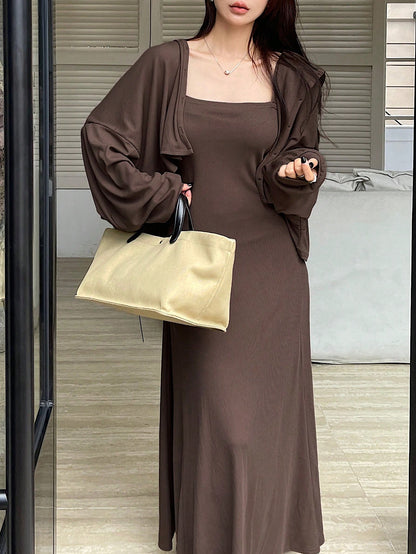 طقم فستان أحادي اللون بدون أكمام وجاكيت ذو أكمام طويلة بقلنسوة 2قطعة