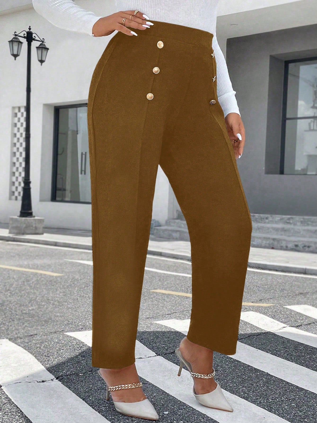 بنطلون كاجوال مريح للنساء ذوات الأحجام الكبيرة بتصميم أزرار معدنية متقاربة للخريف