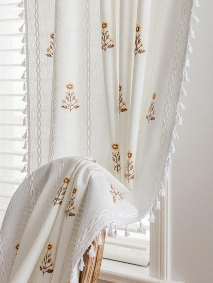 ستارة مطرزة بزهور