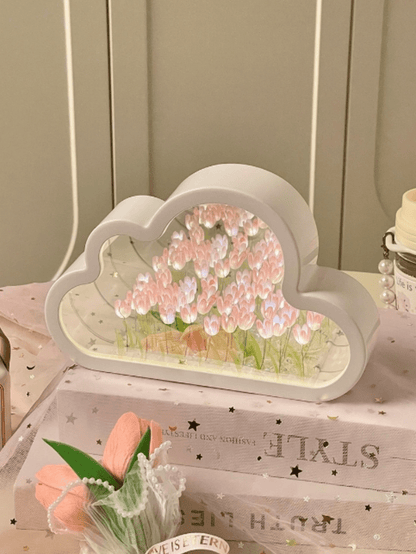 ضوء ليلي بزهرة التوليب مصنوع يدويًا كهدية إبداعية