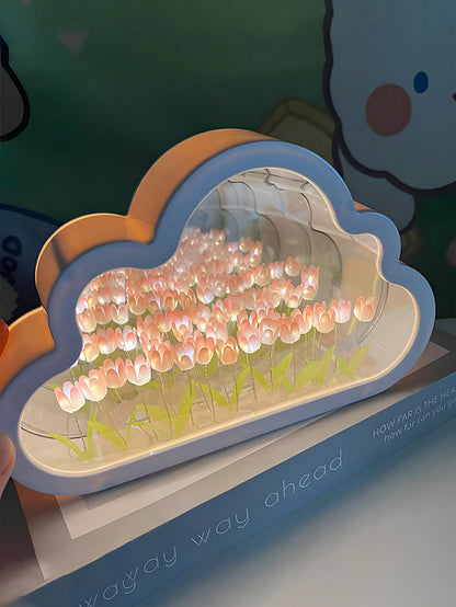 ضوء ليلي بزهرة التوليب مصنوع يدويًا كهدية إبداعية