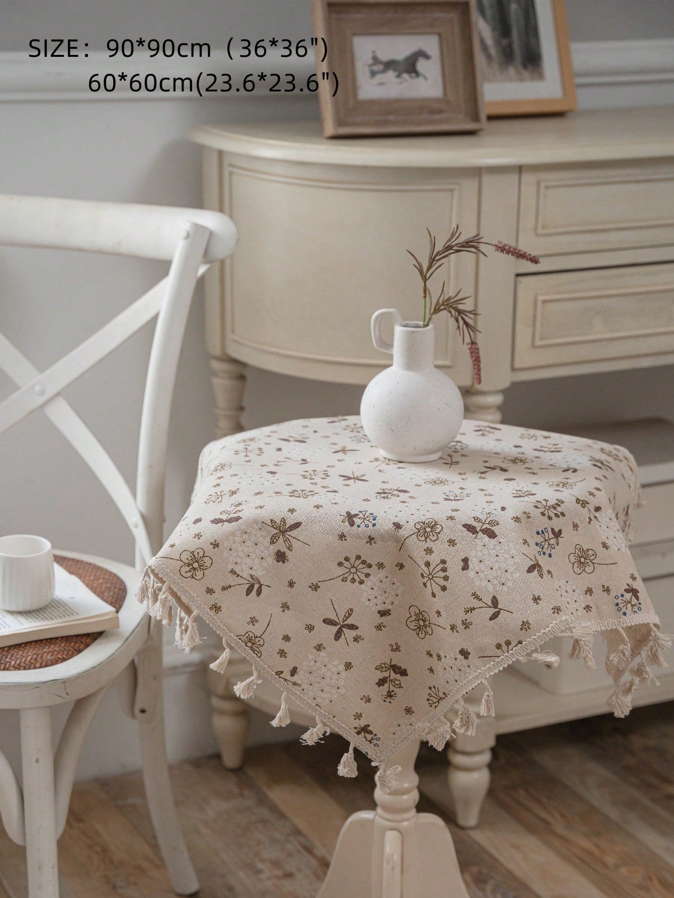 مفرش طاولة بطباعة زهرية