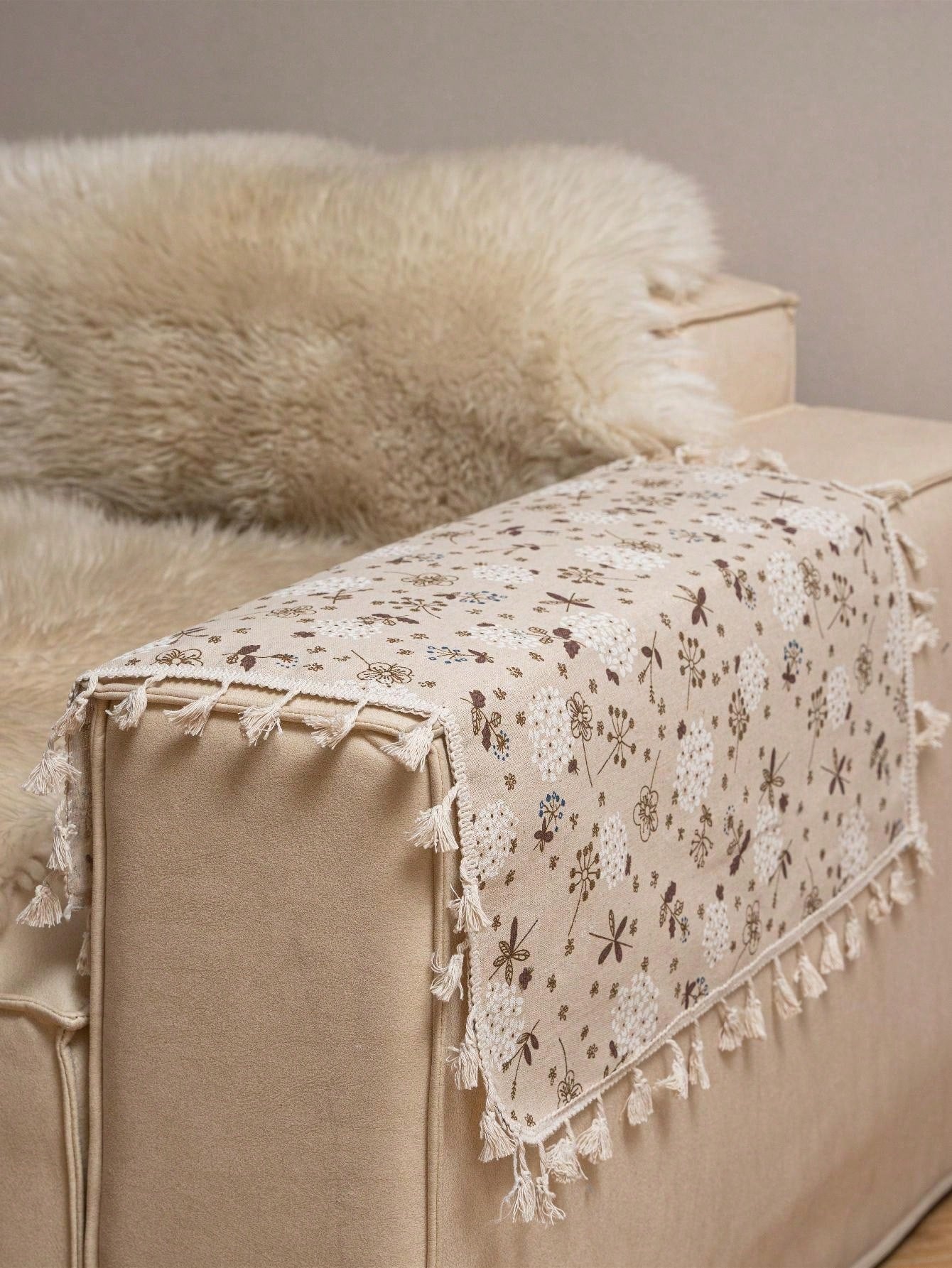 مفرش طاولة بطباعة زهرية