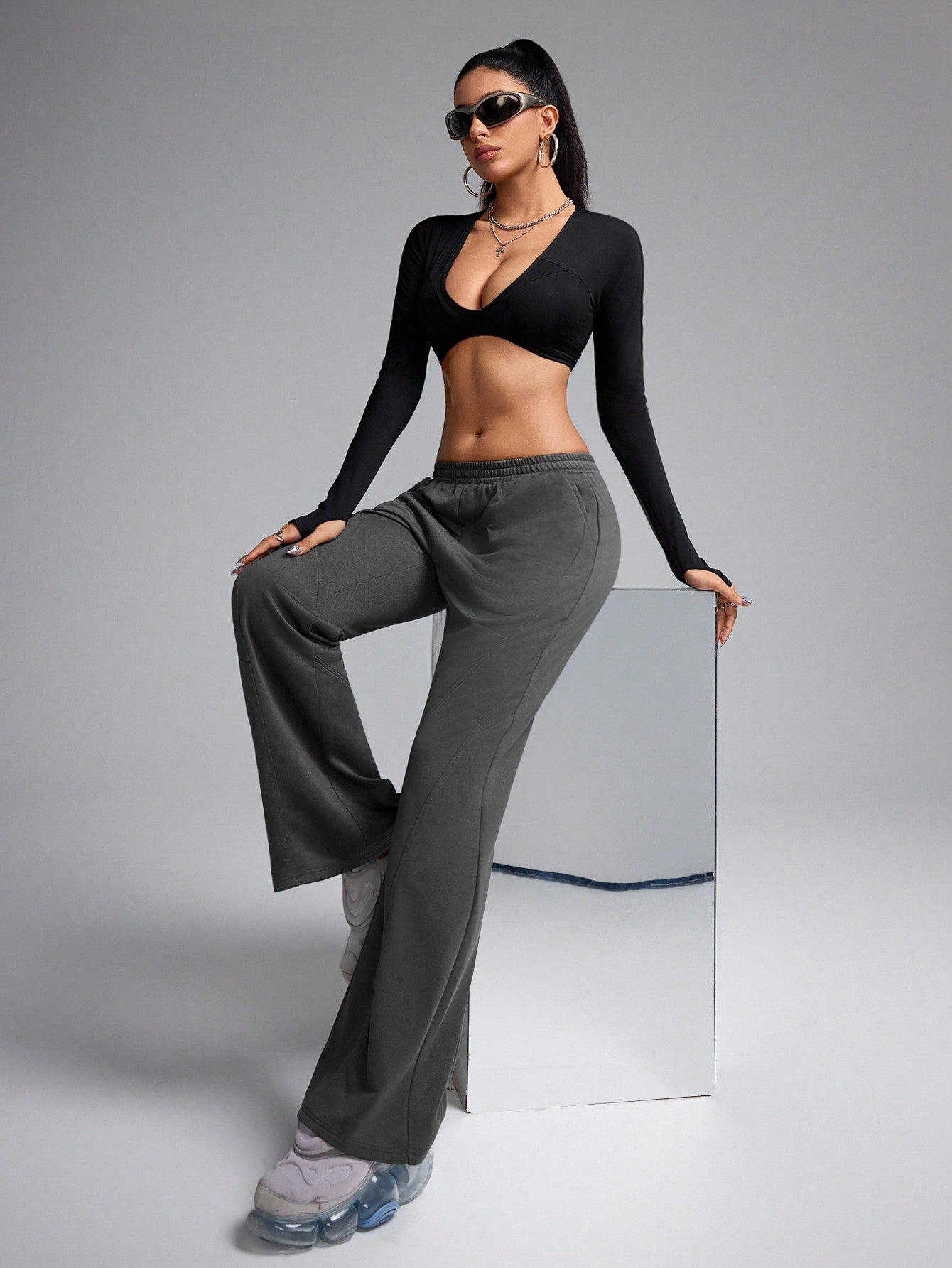 سروال رياضي قطعات متداخلة أحادي اللون ، بنطلون رياضي, بدلة رياضية يومية وكاجوال , ملابس متناسقة, بنطلون رياضي متراكب, بنطلون فضفاض، رمادي