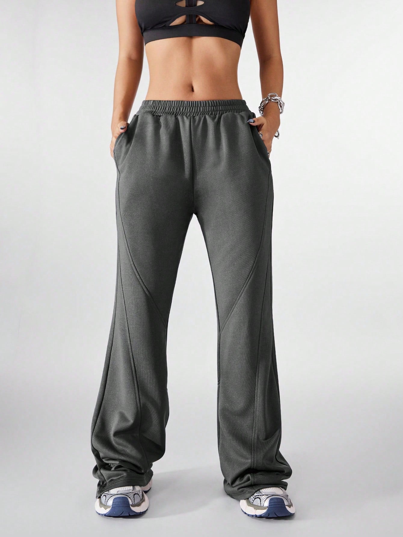 سروال رياضي قطعات متداخلة أحادي اللون ، بنطلون رياضي, بدلة رياضية يومية وكاجوال , ملابس متناسقة, بنطلون رياضي متراكب, بنطلون فضفاض، رمادي