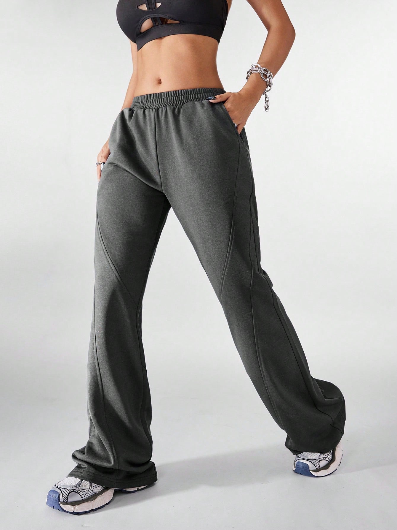 سروال رياضي قطعات متداخلة أحادي اللون ، بنطلون رياضي, بدلة رياضية يومية وكاجوال , ملابس متناسقة, بنطلون رياضي متراكب, بنطلون فضفاض، رمادي