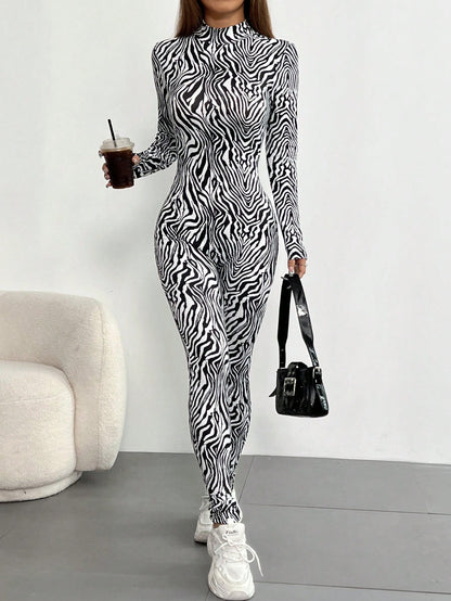 جمبسوت رقبة عالية بأكمام طويلة بنقشة الزيبرا موضة قطعة واحدة