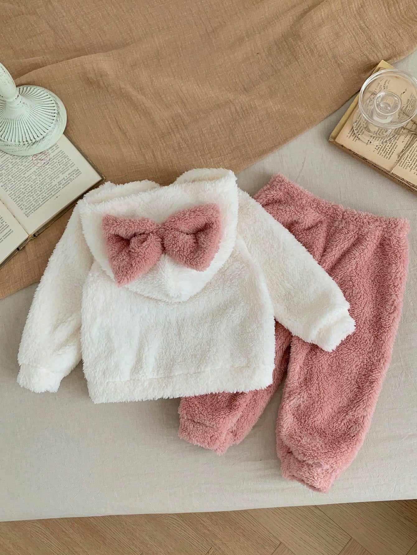 أطقم للأطفال البنات