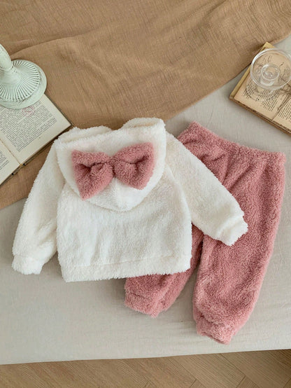 أطقم للأطفال البنات