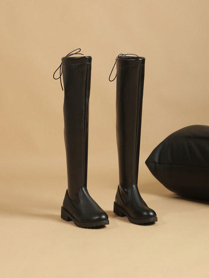 بوت طويلة حتى الركبة ذات كعب متوسط