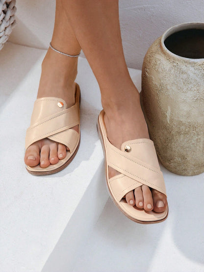 صندل نسائي مسطح كاجوال بتصميم متقاطع