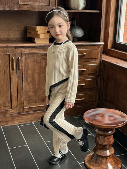 طقم سروال ولون قطعة و ملابس علوية مخطط أسود وأبيض للفتاة الصغيرة 2 قطعة