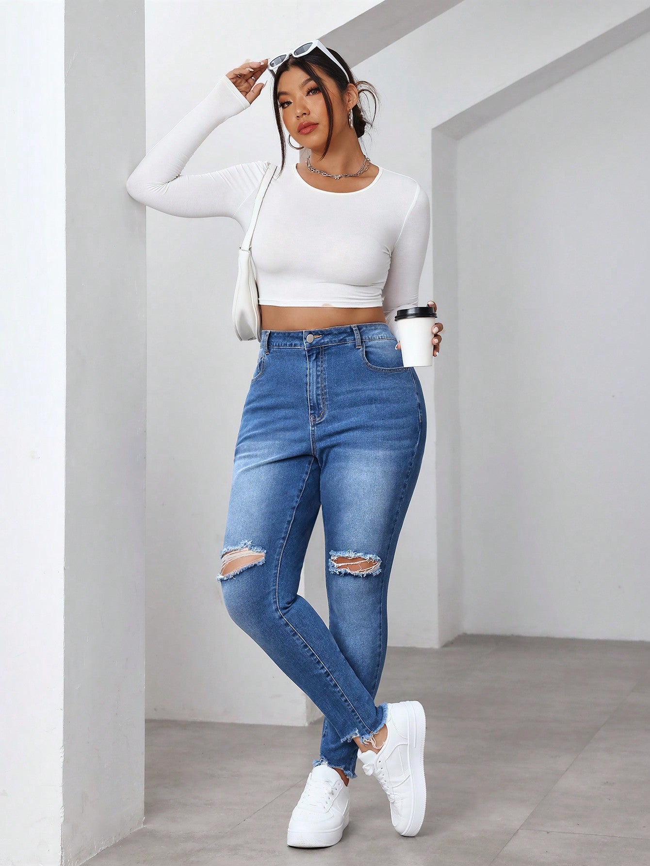 جينز ناعم البناء مغسول مشوه المقاس الكبير