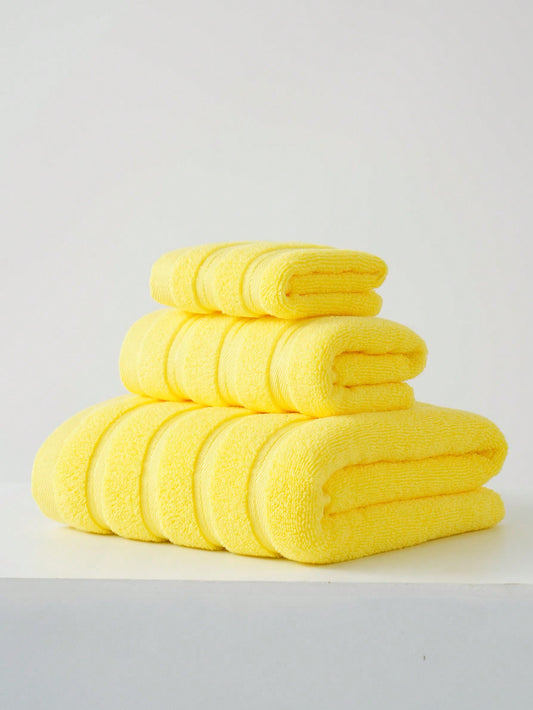 مناشف ذات لون واحد