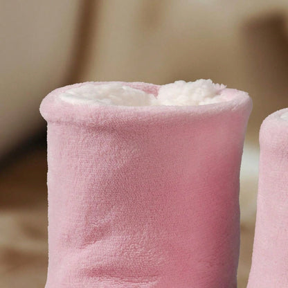 بوت قصيرة برقبة الكاحل الوردية مبطنة بالفرو السميك