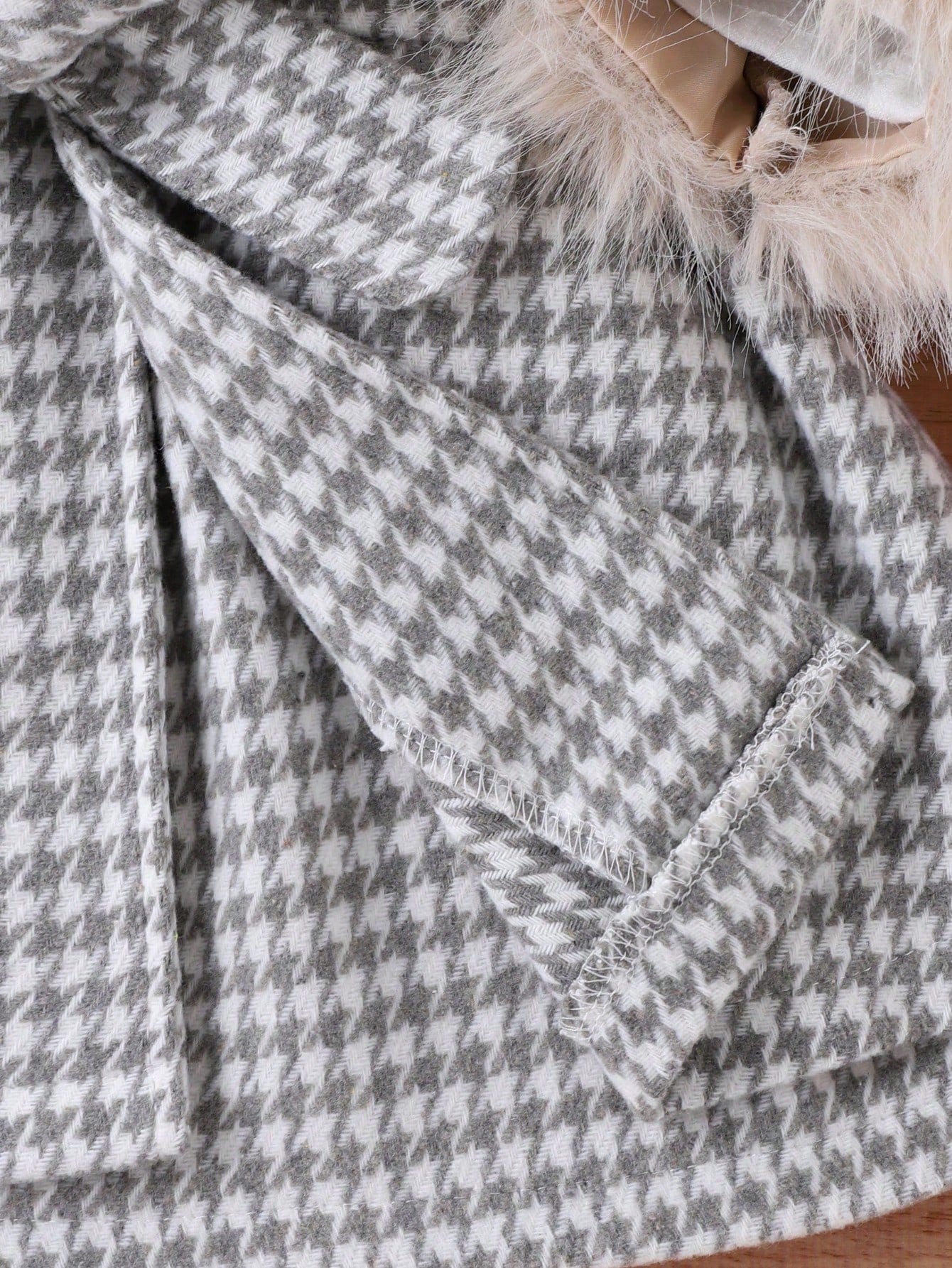 أطقم طفلة صغيرة