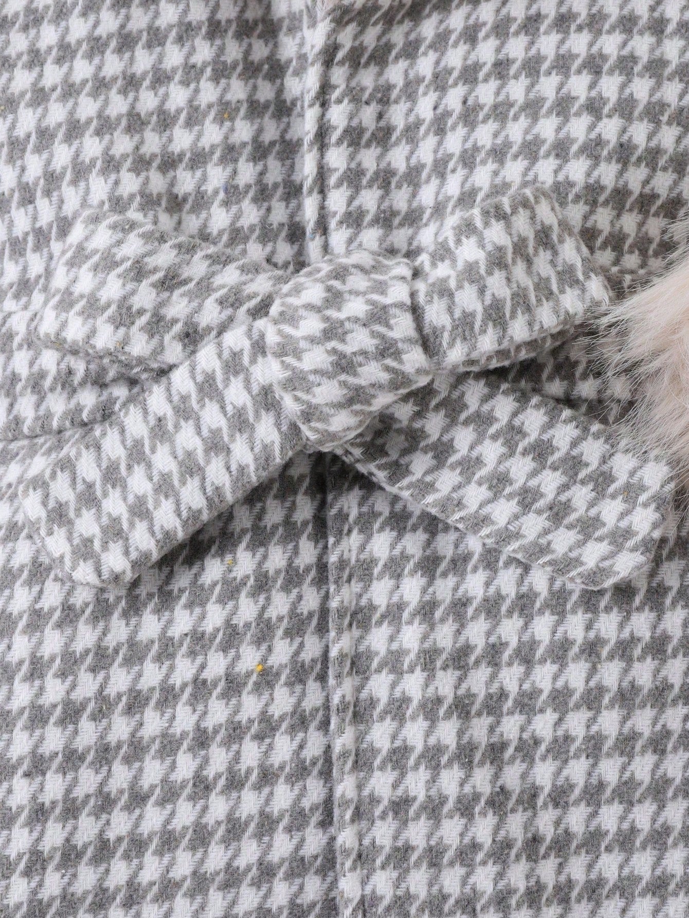 أطقم طفلة صغيرة