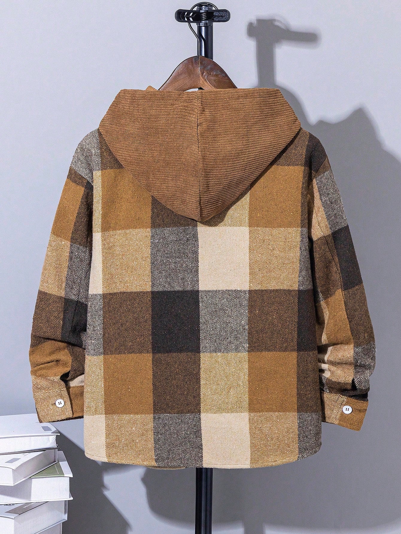 قمصان فتى صغير