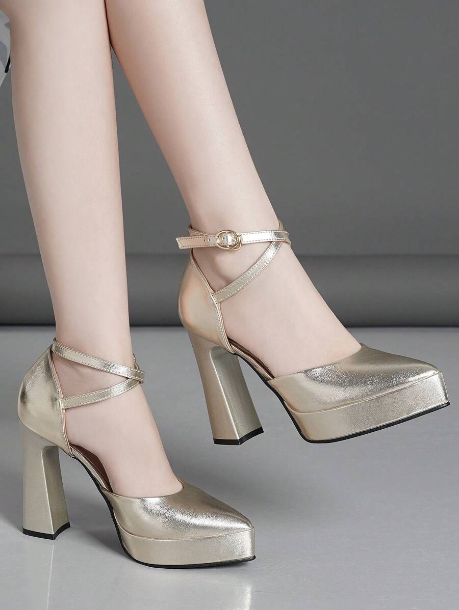 أحذية كعب نسائي