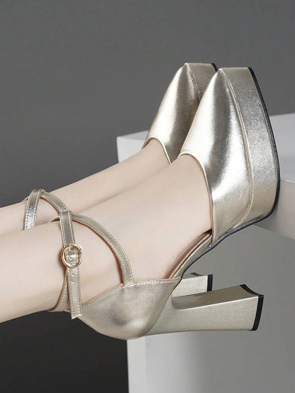 أحذية كعب نسائي