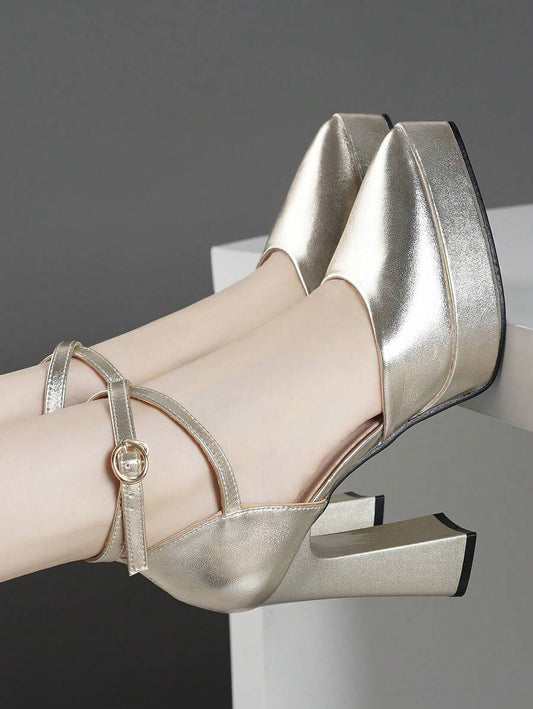 أحذية كعب نسائي