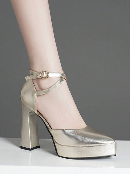 أحذية كعب نسائي