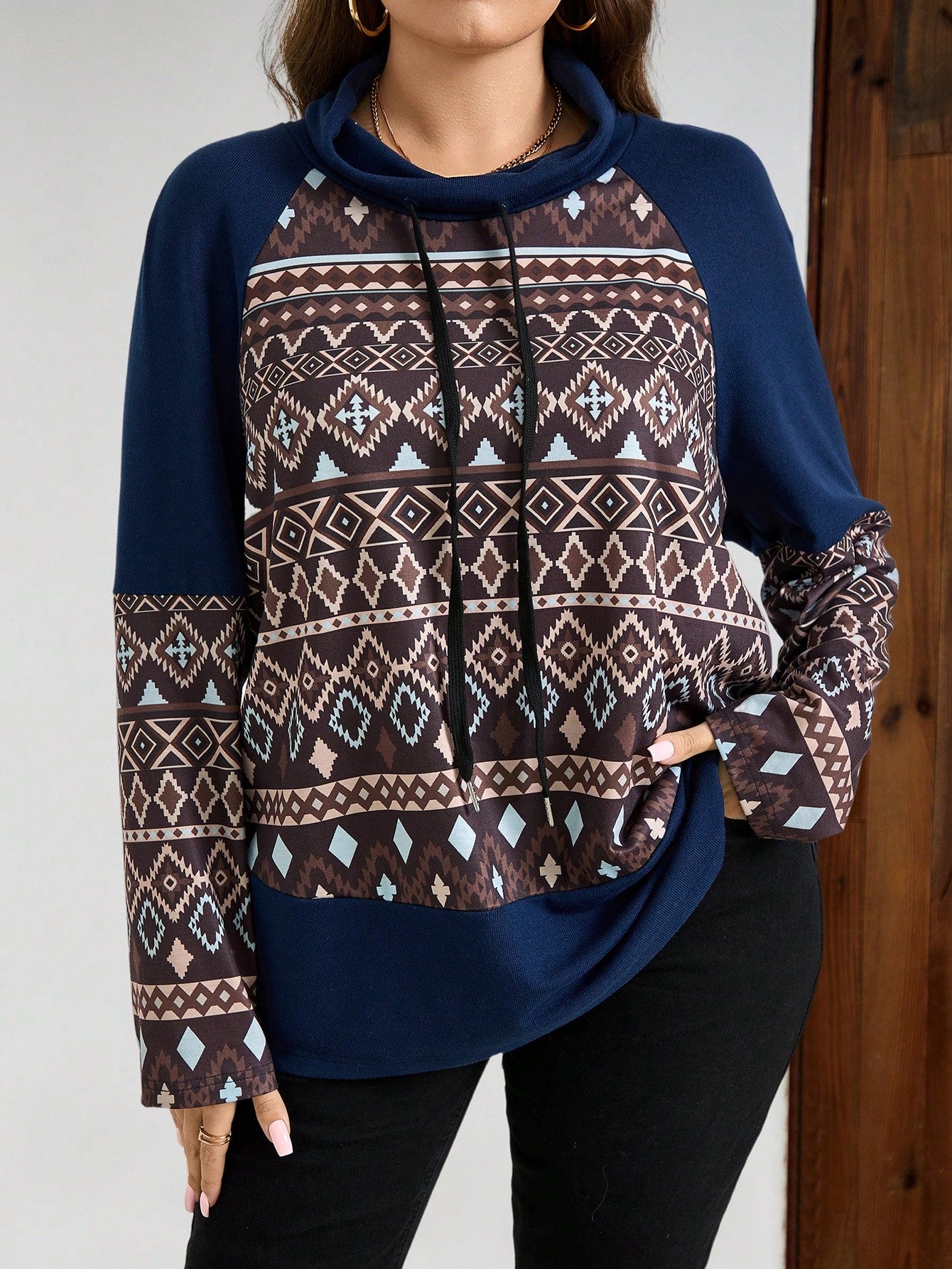 بلوزة رياضية بطباعة هندسية ملونة قطعات لون كاجوال مقاسات كبيرة