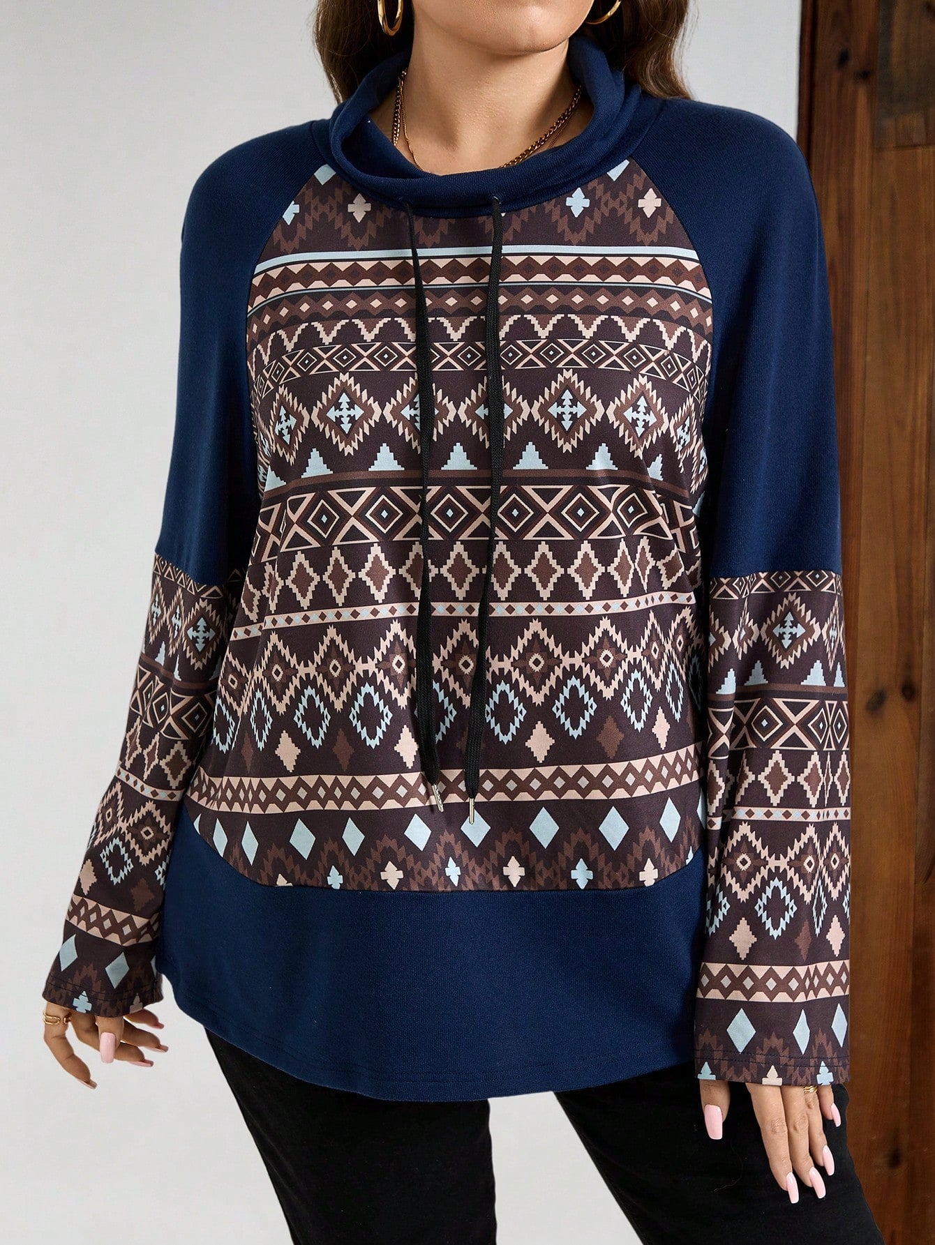 بلوزة رياضية بطباعة هندسية ملونة قطعات لون كاجوال مقاسات كبيرة