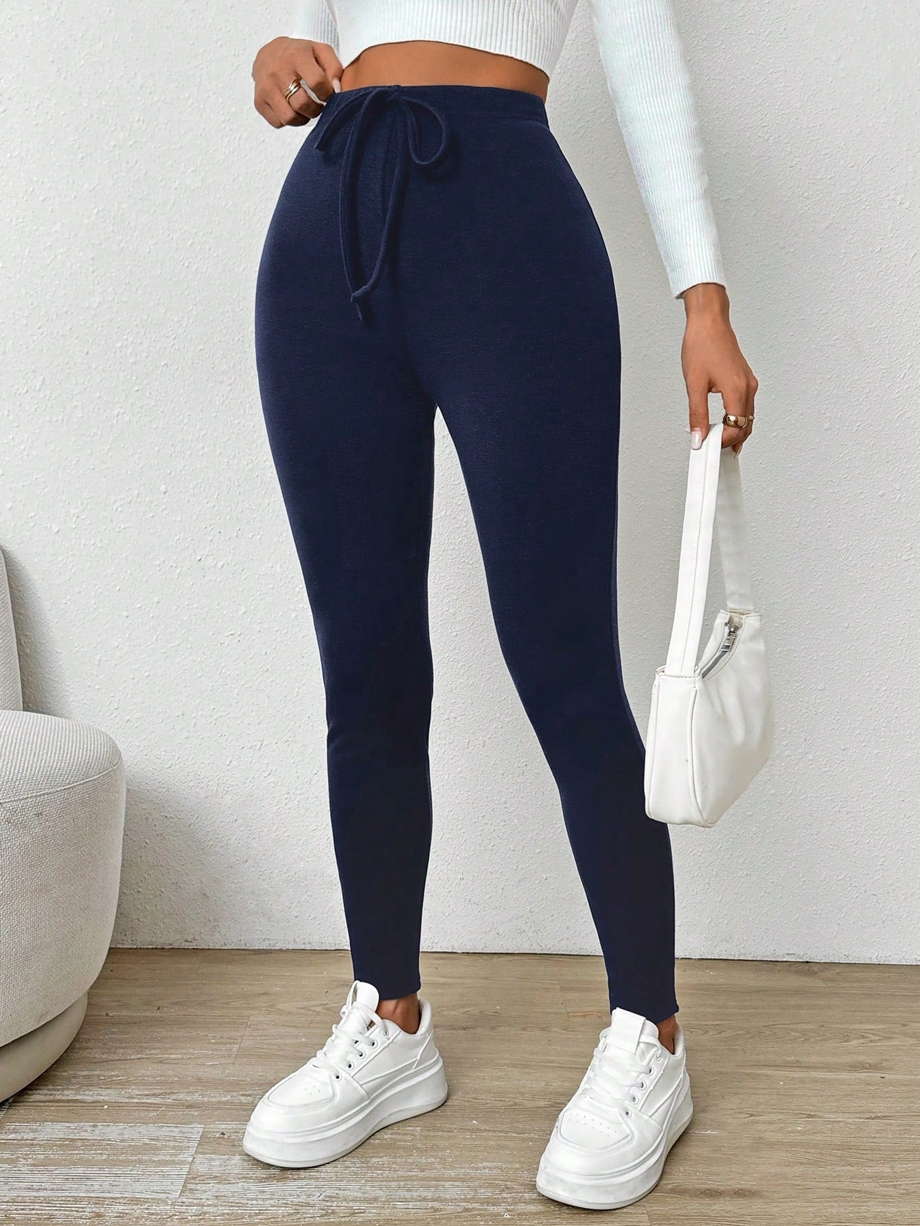 سراويل رياضية لنساء بلون أحادي مع ربطة خصر