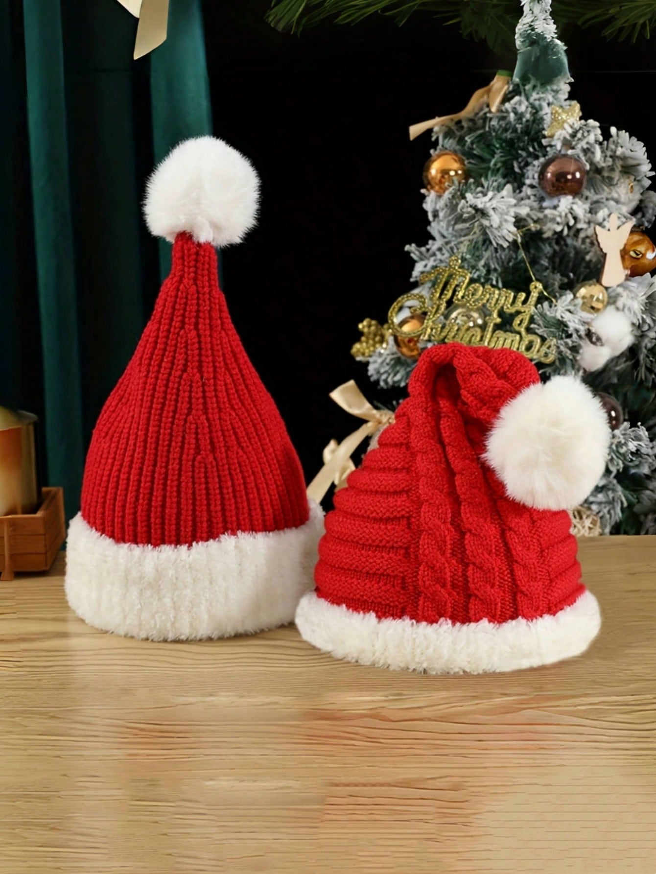 قبعة عيد الميلاد الحمراء احتفالية مع بوم بوم فاخر، قبعة شتوية
