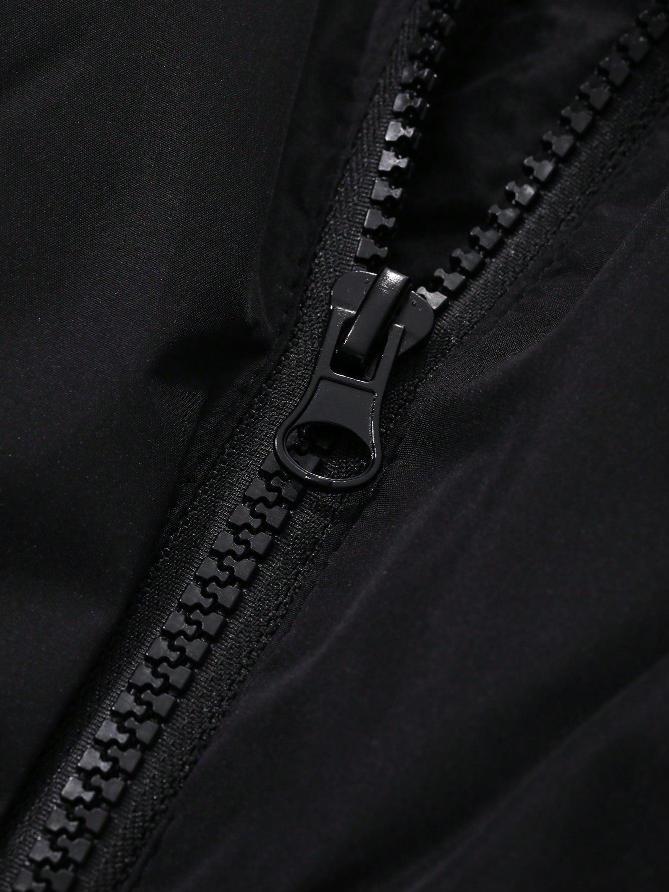 معطف سميك بأكمام منسدلة وسحاب وجيوب