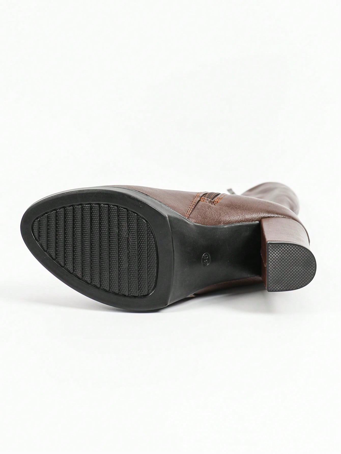 بوت نسائية بكعب عالي سميك بني اللون، مقاومة للماء