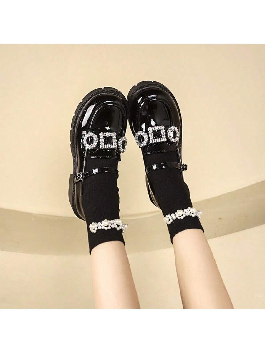 حذاء مسطح عصري متعدد الاستخدامات